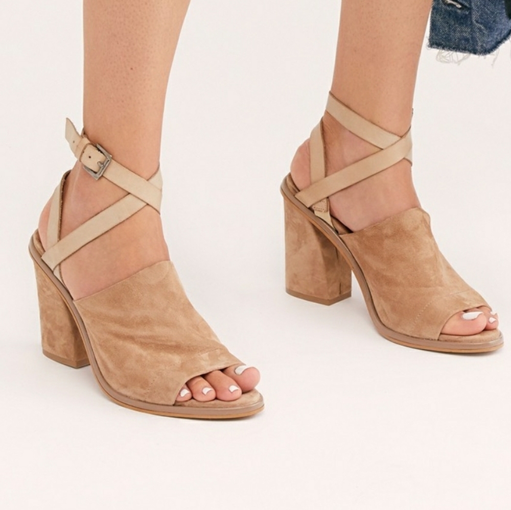 NWOB Free People See Ya There Suede Heeled Sandal Taupe Size 36EU / 6US